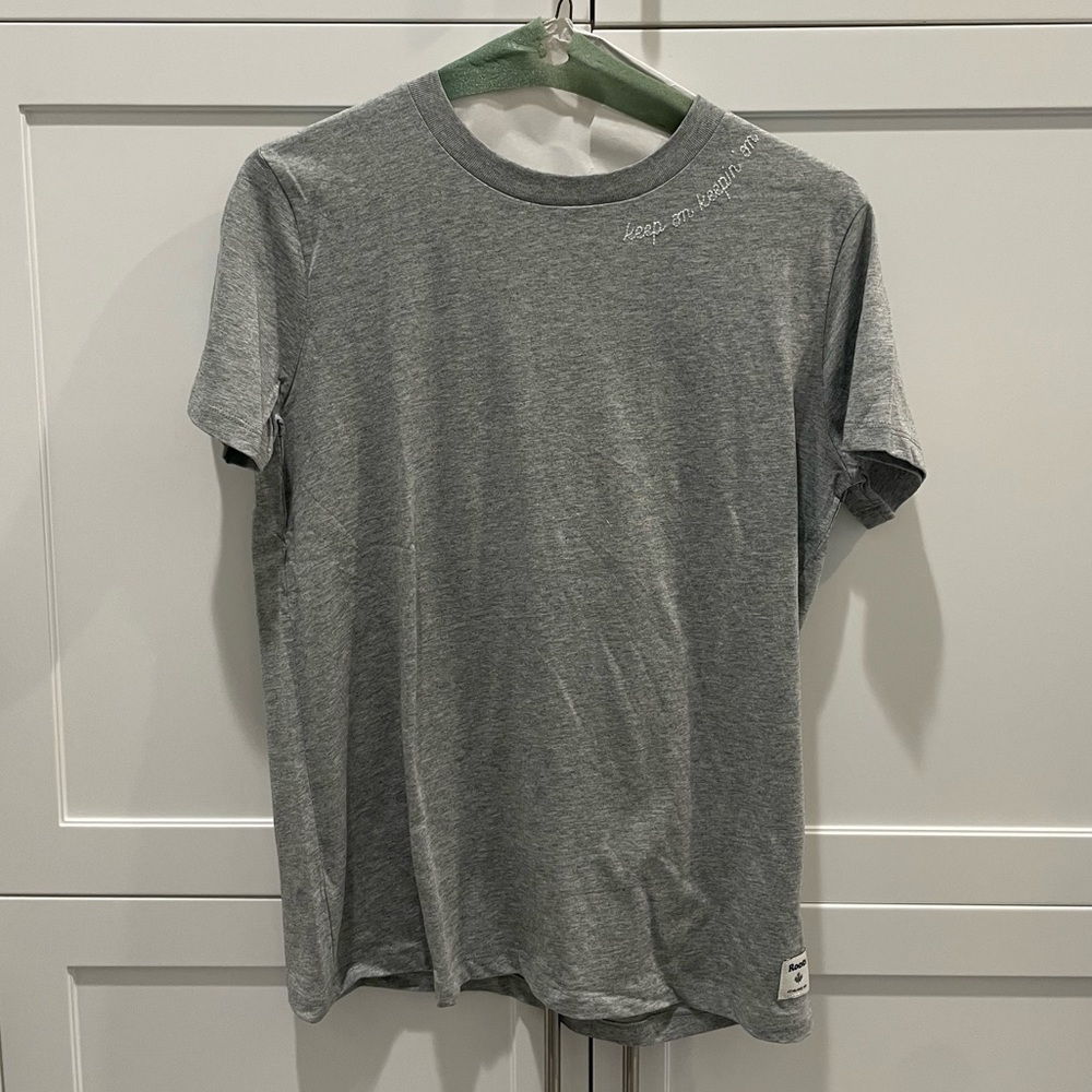 BNWT Light Grey Roots Tee Shirt w/ White Stitching
